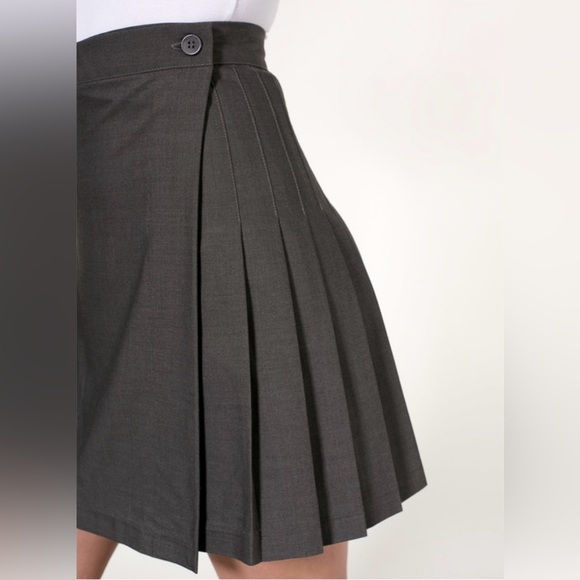 Pleated Schoolgirl Skirt by American Apparel in Light Charcoal size M - Picture 10 of 10